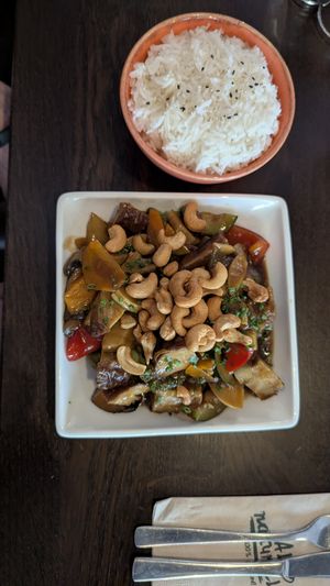 Cashew wok at Muntay - Vegan Asian Kitchen in Hamburg
