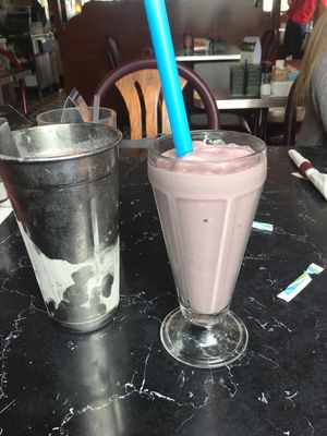 Vegan hibiscus mango shake at Silver Diner in Dale City