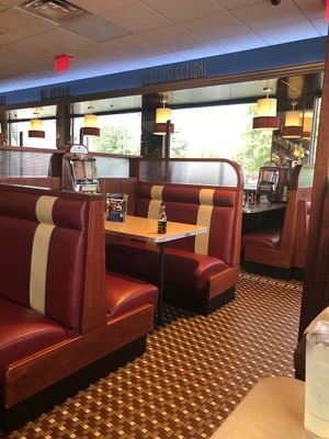 Dinning area  at Silver Diner in Waldorf