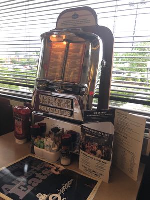 Juke box  at Silver Diner in Waldorf