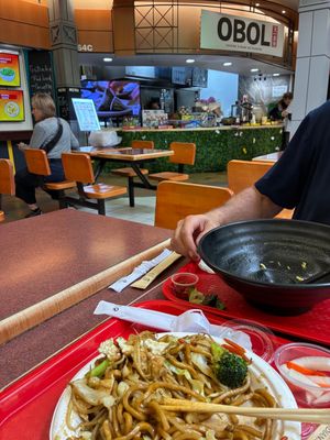 Sauteed UDON noodles at Obol Vegan Restaurant in Brossard