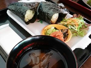 onigiri set at Vegetable Cafe Sorafune in Kamakura