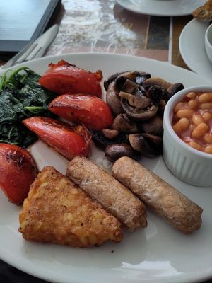 Beautifully presented. It came with two slices of toast and some margarine. The tomatoes were superb. at Poppins in Shanklin
