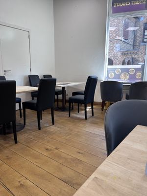4 tables seatingg  at Anhad Foods in Sint-truiden