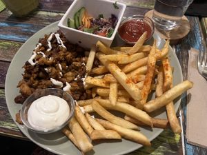Das vegane Gyros mit Pommes 🍟   at Barfood in Kaufbeuren