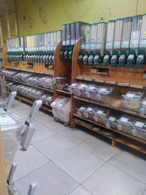 Part of the bulk section at Biocoop Bio Comminges in Landorthe