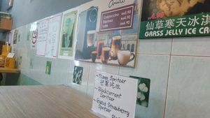 Different drinks at Gold Lotus Vegetarian Restaurant in Penang