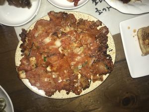 Plato acompañamiento “banchan”; tortuga de kimchi deliciosa y crujiente at Dajeon Cafe in Busan