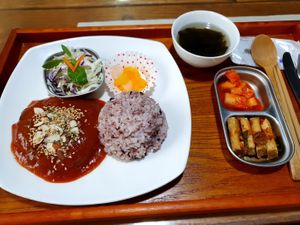 Veggi meat dish with side dishes, soup and rice at Dajeon Cafe in Busan