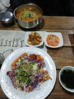 Vegan chicken in sweet sauce and ramen at Dajeon Cafe in Busan