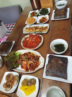 Traditional set meal at Dajeon Cafe in Busan