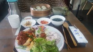 Spicy bulgogi with steam dumpling at Dajeon Cafe in Busan