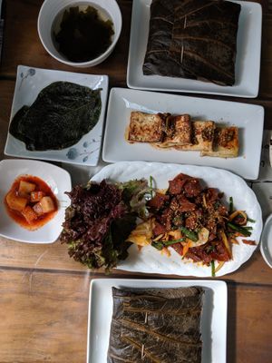 Lotus leaf rice set at Dajeon Cafe in Busan