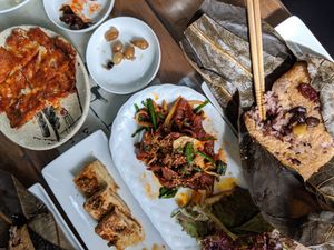 Lotus leaf rice set at Dajeon Cafe in Busan