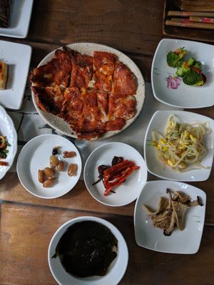 Lotus leaf rice set at Dajeon Cafe in Busan
