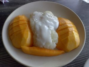 sticky rice with mango at Vegan Glory in Los Angeles