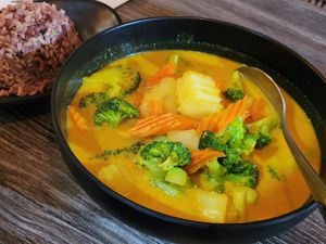 Yellow curry & rice no tofu at Vegan Glory in Los Angeles