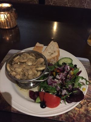 Garlic mushroom starter in a tiny colander, very pleasing at The Golden Lion Pub in Winchester