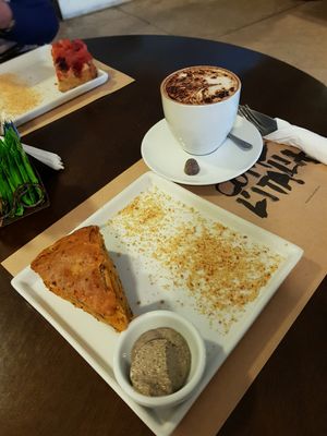 Torta de cogumelos e cappuccino de chocolate belga at Stuzzi Come L'Italia - Campo Belo in Sao Paulo