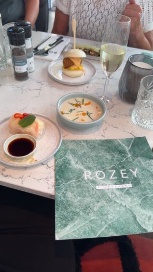 De springroll, de bloemkoolsoep, de truffelkroket en paksoi   at Rozey Alkmaar in Alkmaar