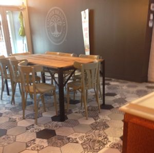 front interior at Copper Branch - Bishop in Montreal