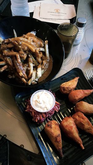 Poutine et ailerons de poulet at Copper Branch - Atwater in Montreal
