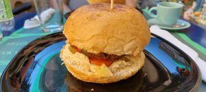 Burger at Vegan Art in Naples