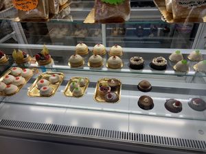 Vetrina dolcetti   at Vegan Art in Naples