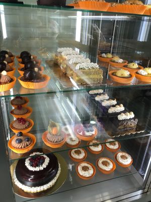 Help me say: wow! What a super good, light, beautiful, fine desserts. Don’t miss this place if you are in Naples. A moment of rest and happiness in the colorful Naples downtown at Vegan Art in Naples