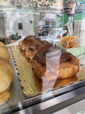 Cinnamon roll  at Vegan Art in Naples