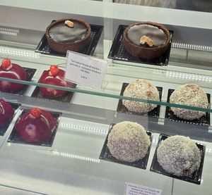 This is the praline tart I had. at Vegan Art in Naples