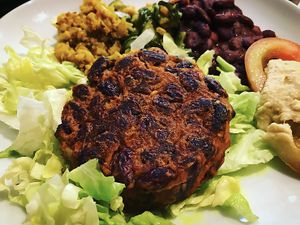 Mexican Burger, Hummus, cauliflower with curcuma, zucchini with corn, kidney beans at Vegan Art in Naples