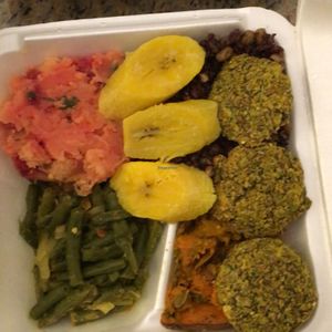 DELICIOUS OIL FREE VEGAN FOOD at Love Livin in St Thomas