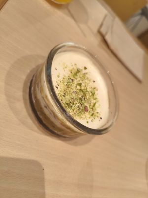 Tiramisú de pistacho at Kind Kitchen in Barcelona