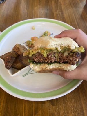 Veganator Burguer at Verde Vegan in Acapulco