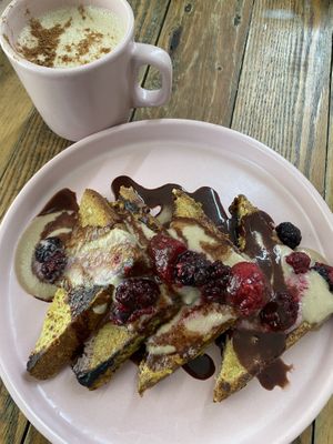 pan francés // café espumoso  at Verde Vegan in Acapulco