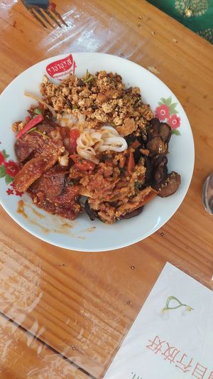 Noodles with stir fried veggies,tofu and sweet/sour tomato gravy #Veganuary at Oasis Vegetaurant in Chiang Rai