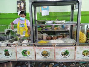 Made to order dishes at Tamachat in Chiang Rai