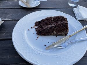 Bolo de chocolate!! Óptimo 😋  at Hibiscus in Braga