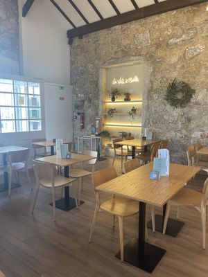 Indoor   at Hibiscus in Braga