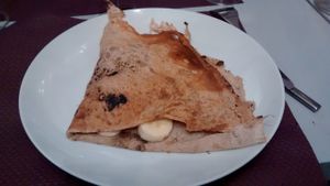 Vegan crêpe with dark chocolate and bananas at Divine Victorine in Nantes