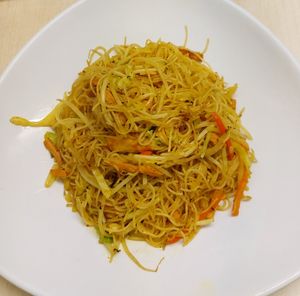 Singaporean fried rice noodles 星州炒米 at Tin Yu Vegetarian in Kowloon