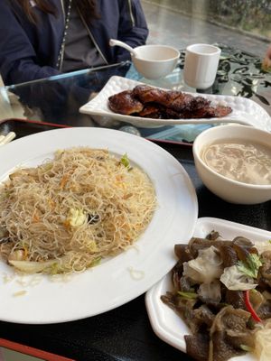 The fried vermicelli at Tishifang 滴水坊 - Kowloon Bay in Kowloon