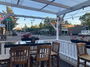 Outside seating at Pie Bar - Phinney in Seattle