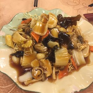 fried noodles  at Mighty Vegetarian 大力齋廚 - Tuen Mun in New Territories