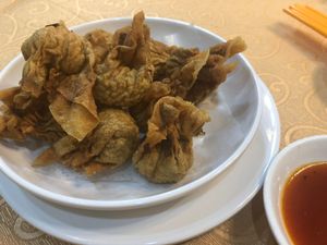 Deep fried wonton dumplings at Mighty Vegetarian 大力齋廚 - Tuen Mun in New Territories