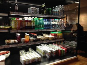 A selection of drinks such as ice tea, kombucha, matcha and fruit juices at EXKi in Bruges