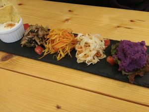 5 entrées at Tami's in Chatan