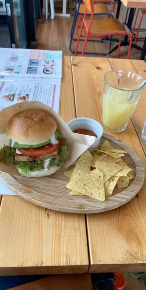 Tofu and avocado burger with pineapple juice. Reusable metal straw! at Tami's in Chatan