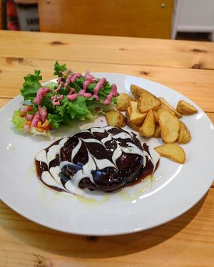 Hamburg plate at Tami's in Chatan